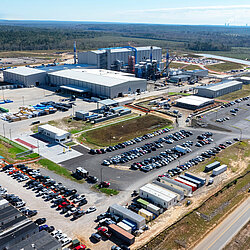 Photo: Aurubis: Top view of a field where construction work is taking place
