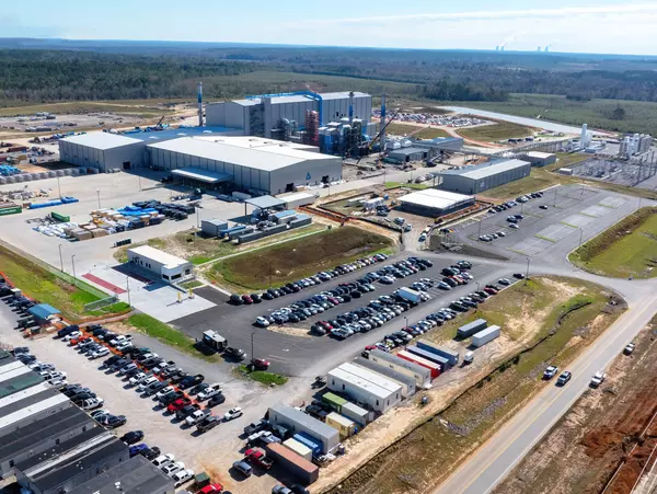 Photo: Aurubis: Top view of a field where construction work is taking place