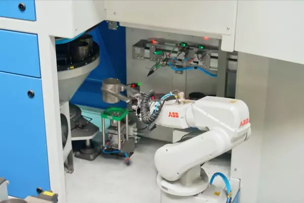 Photo: Aurubis: Robot arm in motion