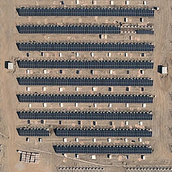 Photo: Aurubis: View from above of a solar park
